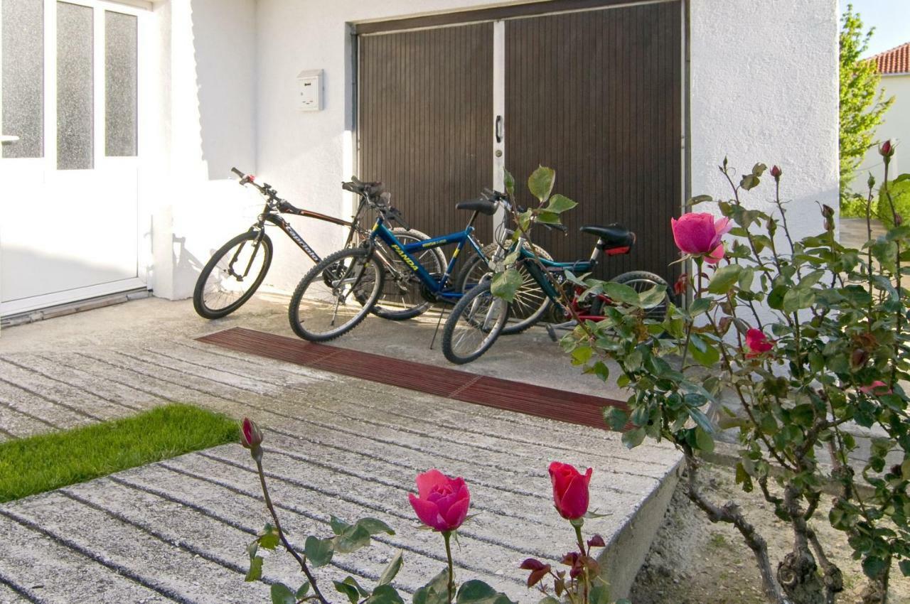 Apartment Mihanovic Zrnovnica Exterior photo