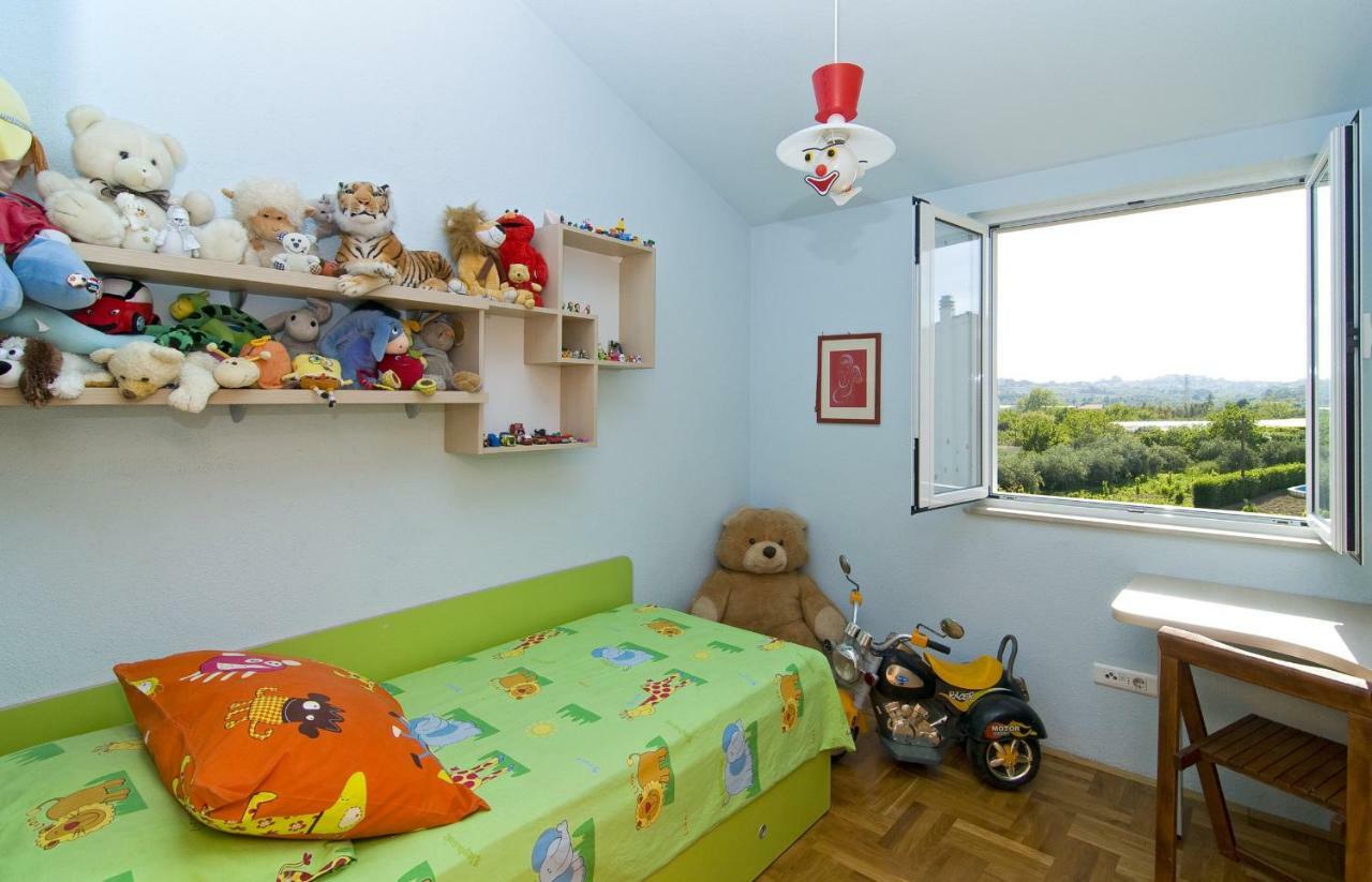 Apartment Mihanovic Zrnovnica Exterior photo