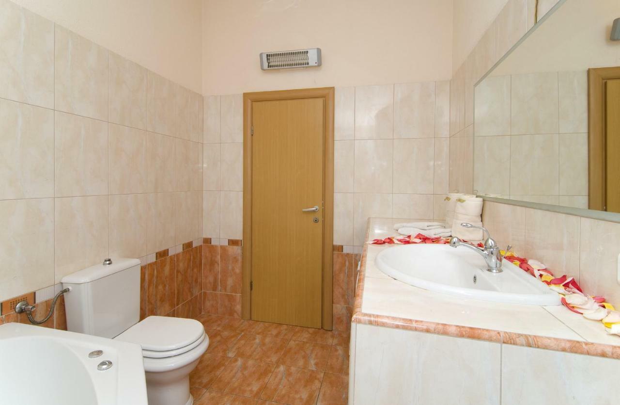 Apartment Mihanovic Zrnovnica Exterior photo