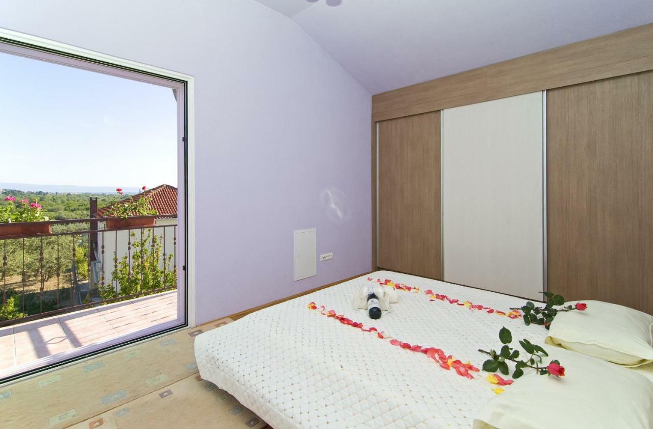 Apartment Mihanovic Zrnovnica Exterior photo