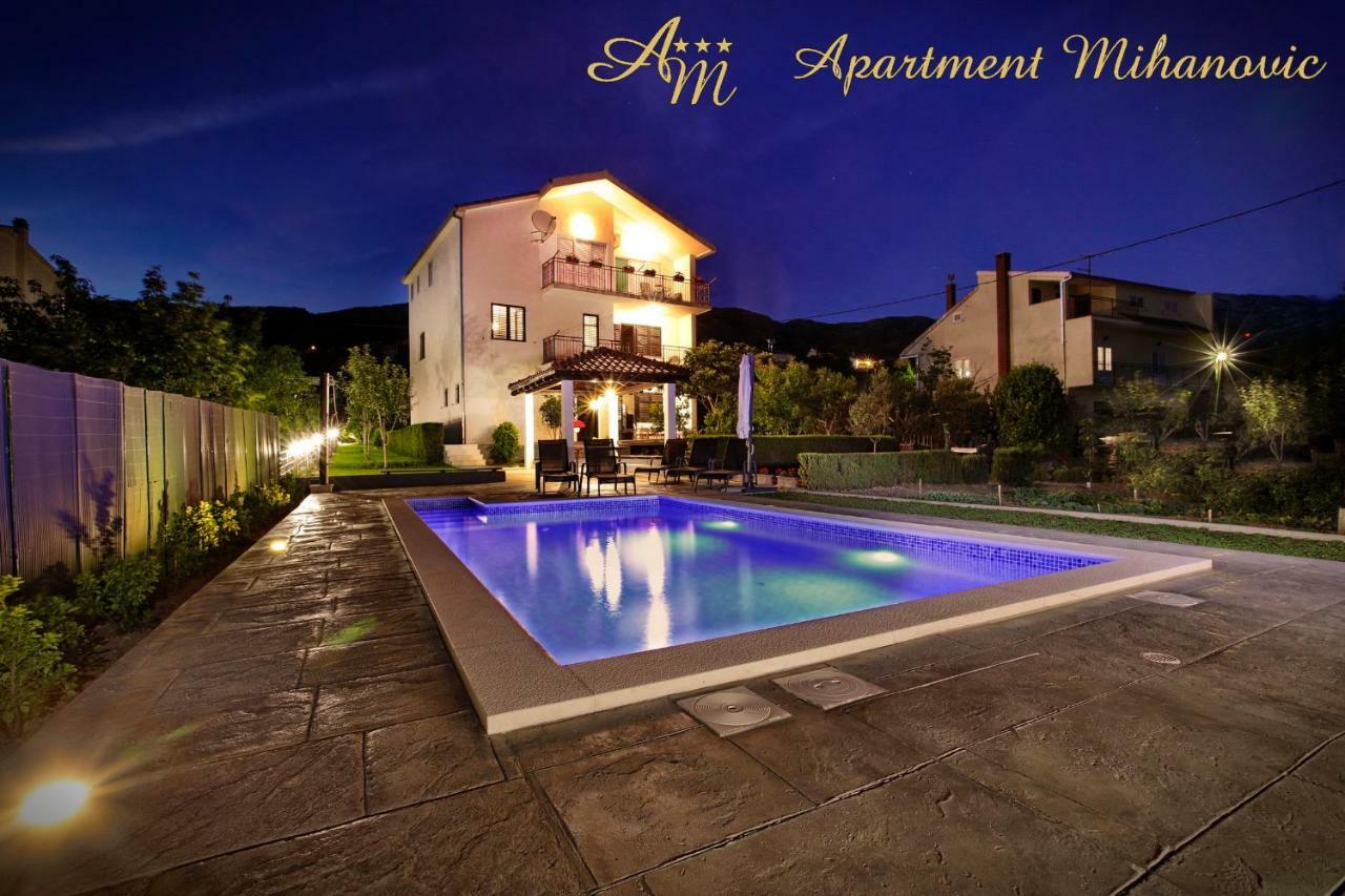 Apartment Mihanovic Zrnovnica Exterior photo