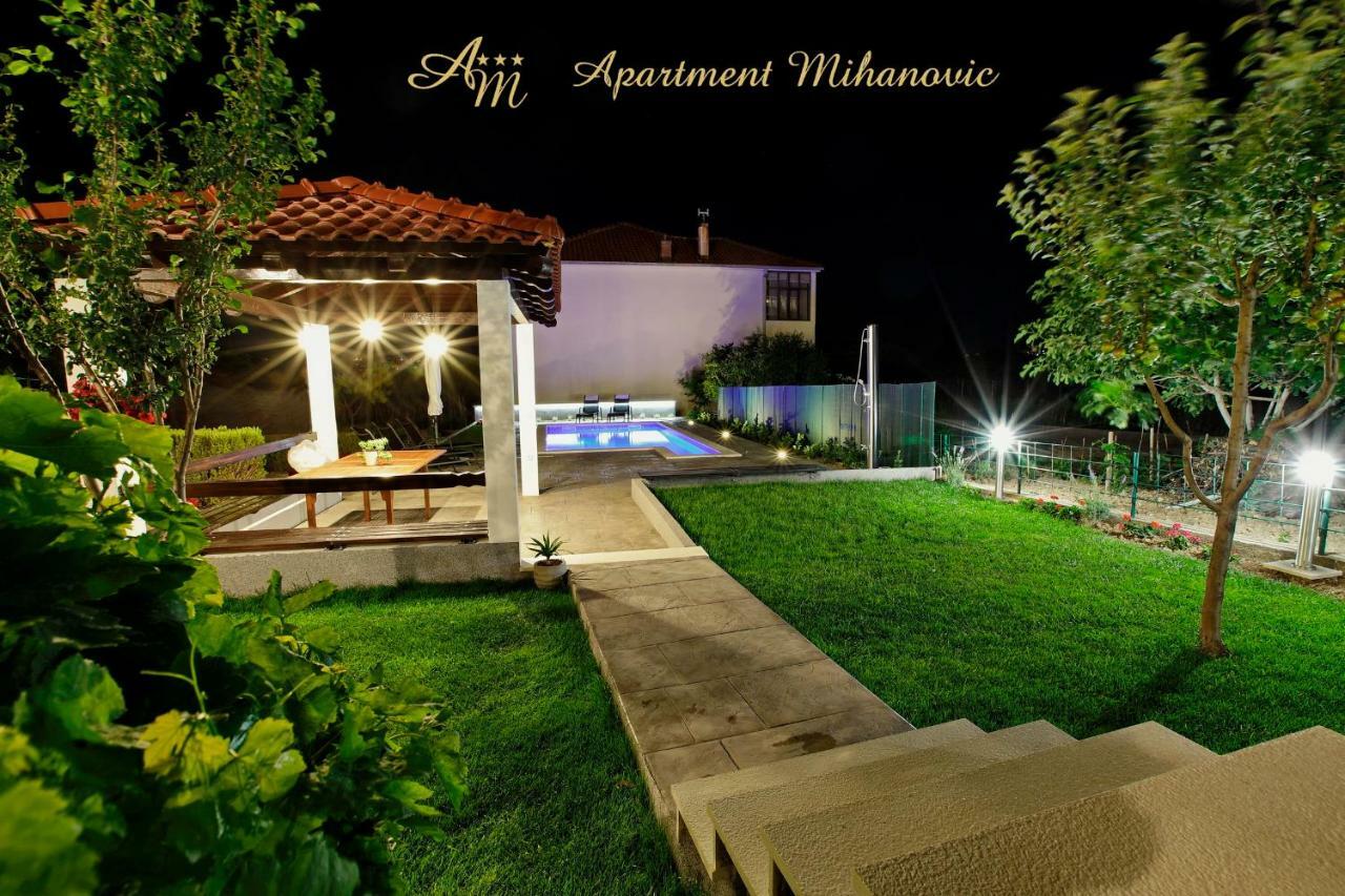 Apartment Mihanovic Zrnovnica Exterior photo